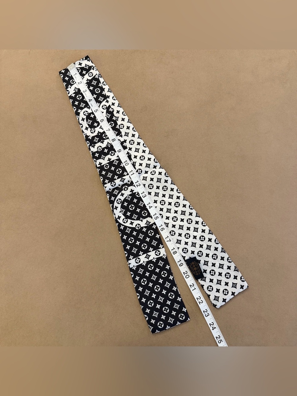 Chic Black & White Monogram Bandana Print Twilly Skinny Scarf - New (Longer) - Picture 7 of 8